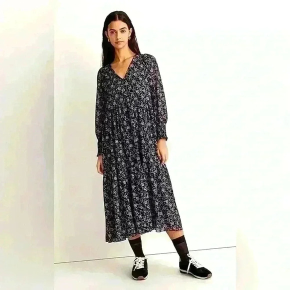 Madewell Georgette V-Neck Tiered Midi Dress in Enchanted Floral - Picture 1 of 10